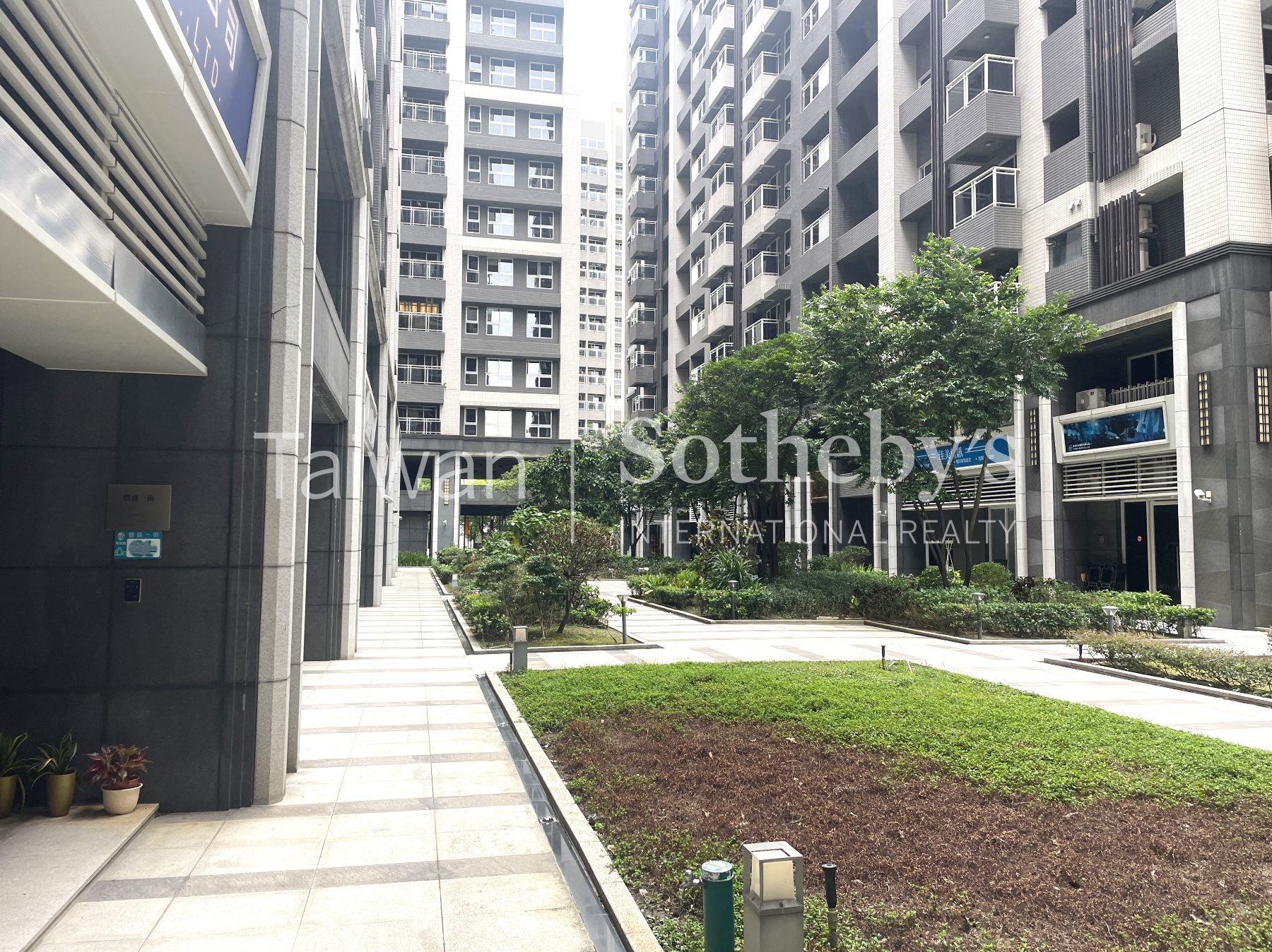 新樹路超級城市黃金店住樓中樓社區環境